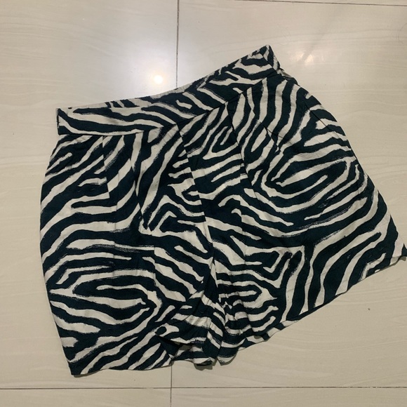 H&M shorts high rise *Fixed Price* - Picture 2 of 5